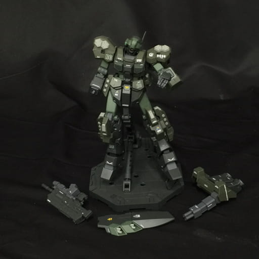 バンダイの「MG 1/100 ジェスタ・キャノン」の組み立て済みモデル
